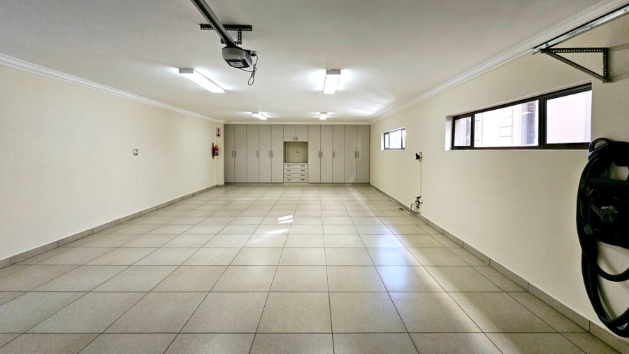 5 Bedroom Property for Sale in Kiepersol Free State